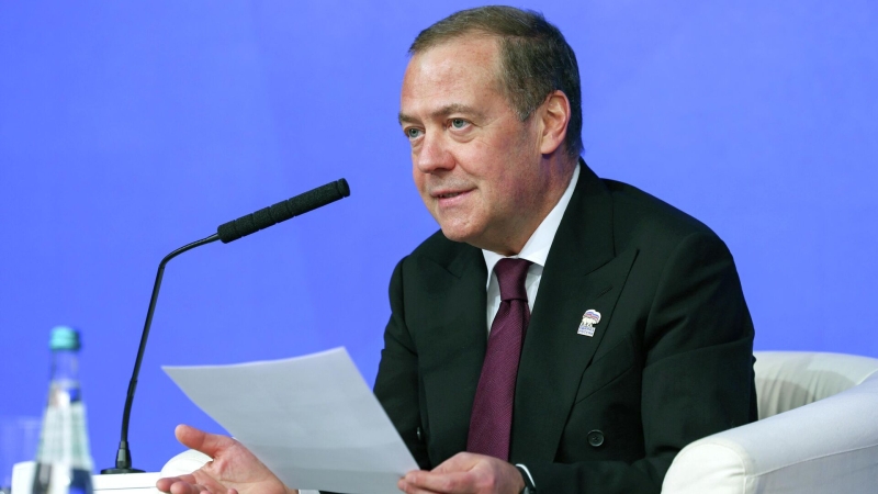 Медведев сравнил стратегию безопасности США с попыткой разворота корабля